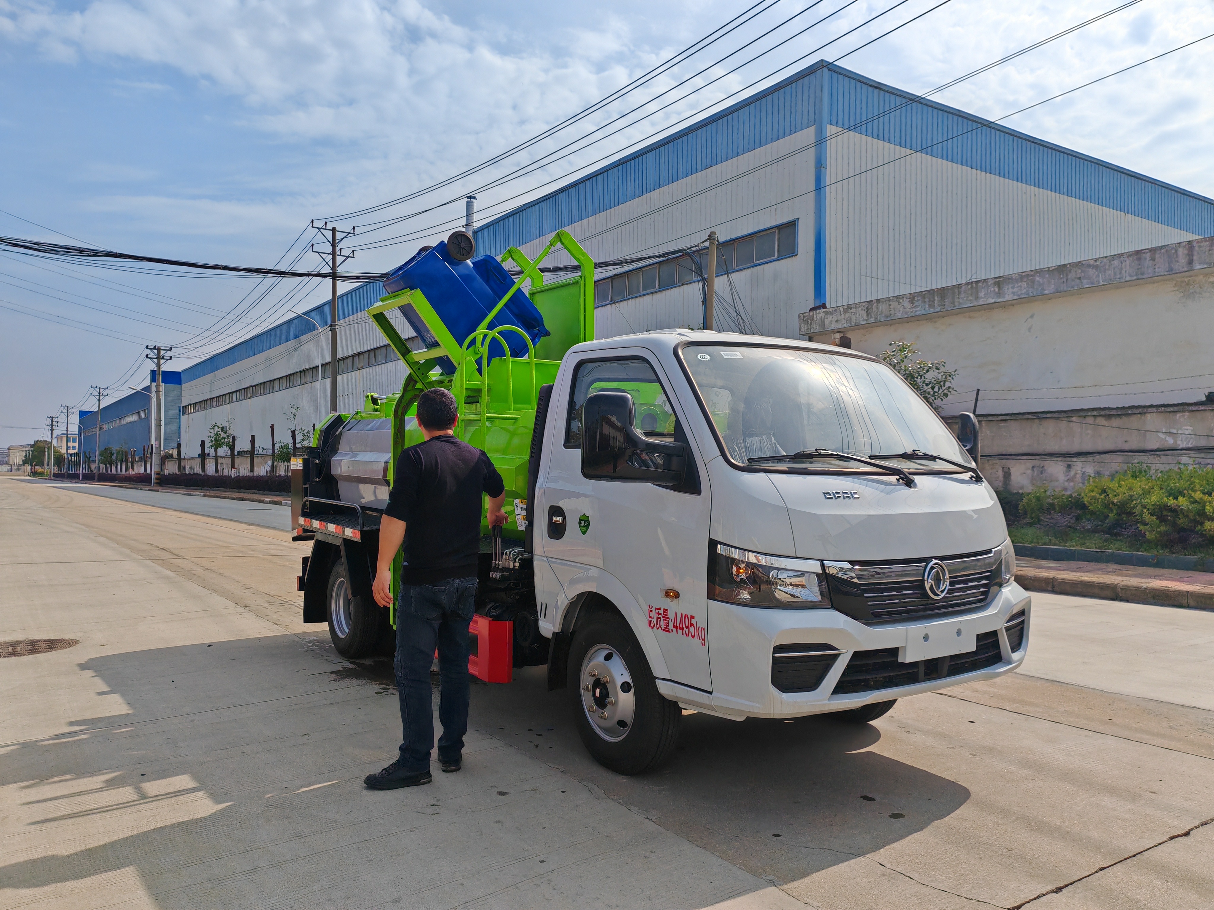 東風途逸藍牌餐廚垃圾車